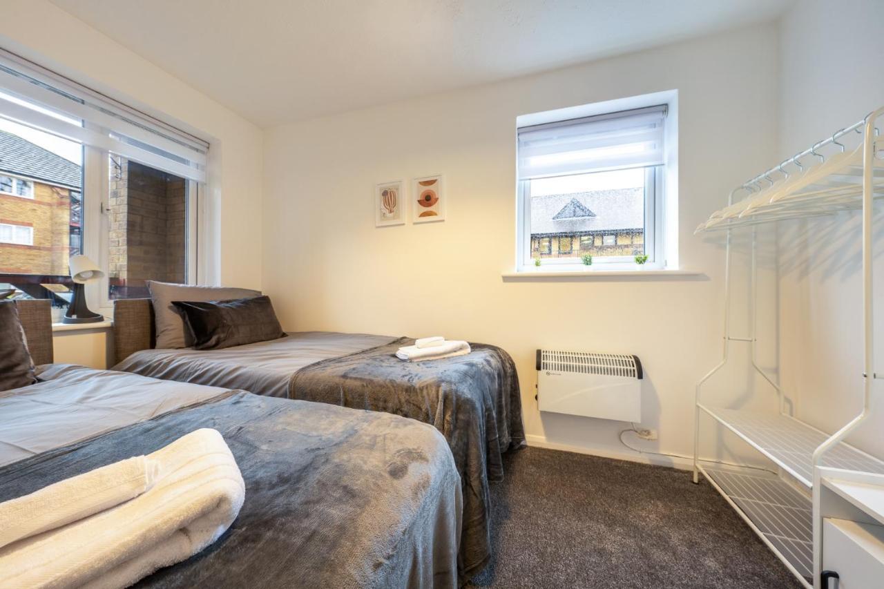 Luxury 2 Bed Apartment Stansted Airport Bishops Stortford Bishop's Strotford Exterior foto