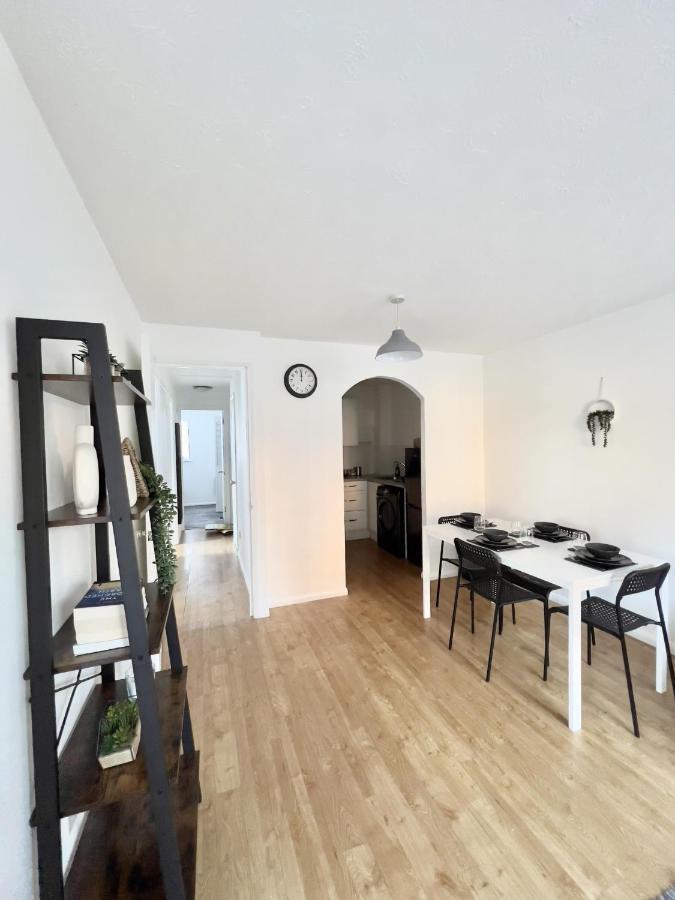 Luxury 2 Bed Apartment Stansted Airport Bishops Stortford Bishop's Strotford Exterior foto